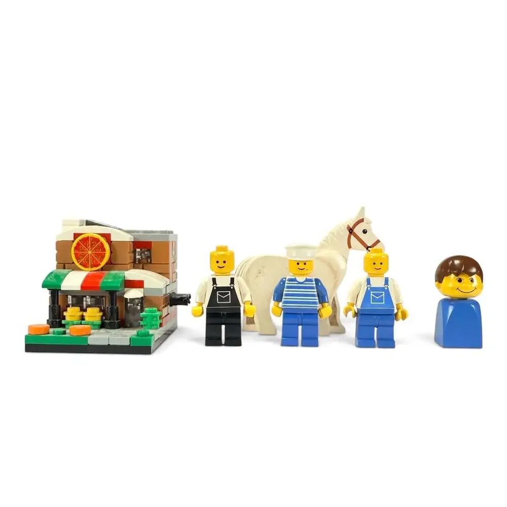 LEGO Lot Bricktober 2014 Pizza Place Set with Minifigures, Finger puppet, horse